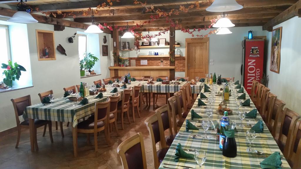 Turisticna Kmetija Pri Pozarju Villa Knezak Buitenkant foto